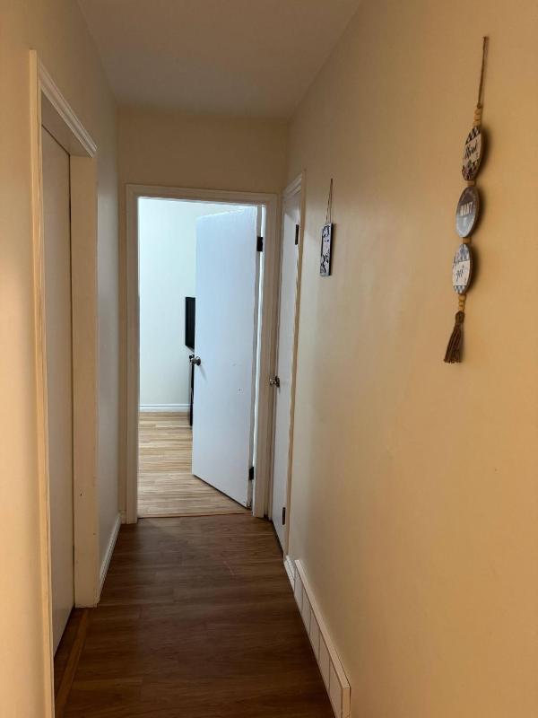 Exclusive Main Floor 3-Bedroom Apartment in Quiet Edmonton Neighborhood - image 4