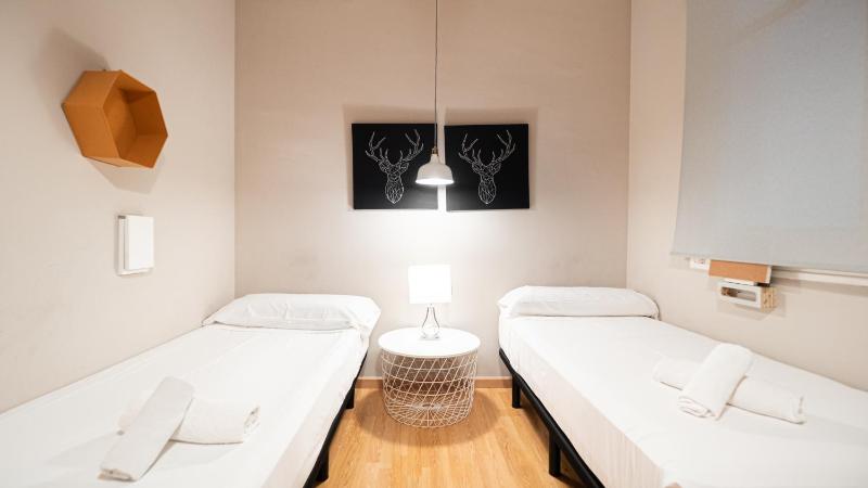 Magnificent 4 bedroom apartment in Eixample - image 8