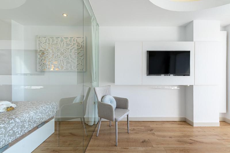 797 HOLIDAY RENTALS - Estudio con vistas frontales al Mar - image 9