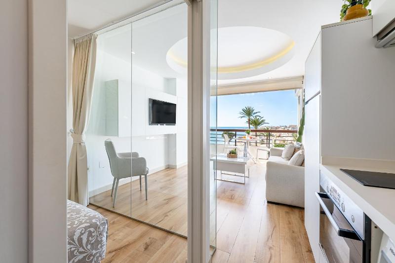 797 HOLIDAY RENTALS - Estudio con vistas frontales al Mar - image 15