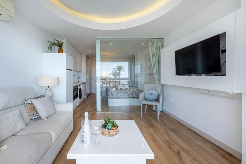 797 HOLIDAY RENTALS - Estudio con vistas frontales al Mar - image 22