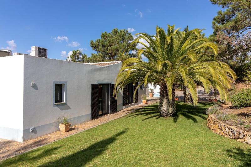 Casa Palmeiras Luxury Tranquil area BBQ Large Pool - image 17