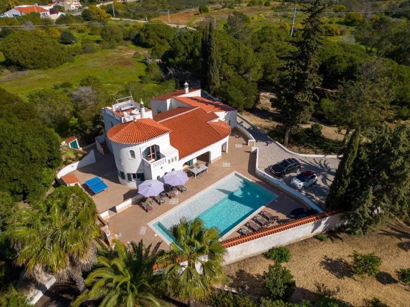 Casa Rainha Near Carvoeiro pool BBQ - image 7