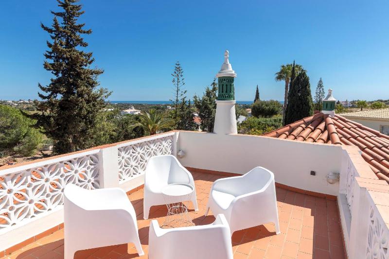Casa Rainha Near Carvoeiro pool BBQ - image 6