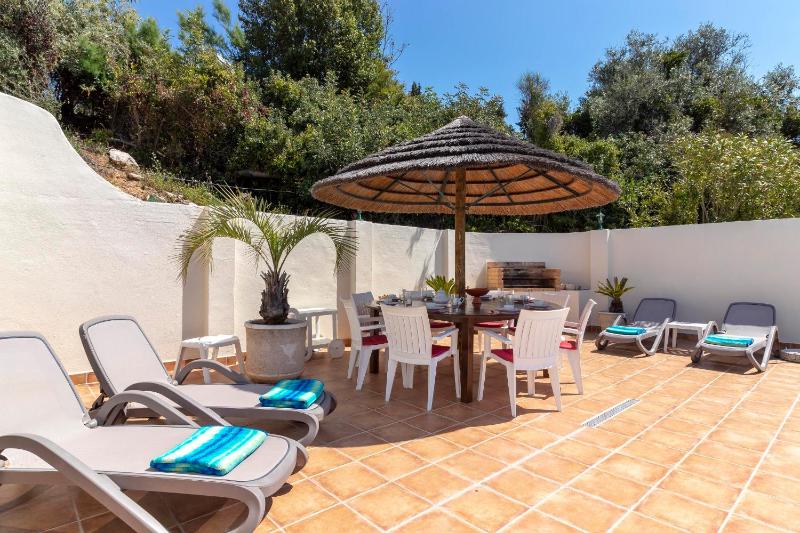 Casa Ouricos Large Pool BBQ Walk to beach - image 17