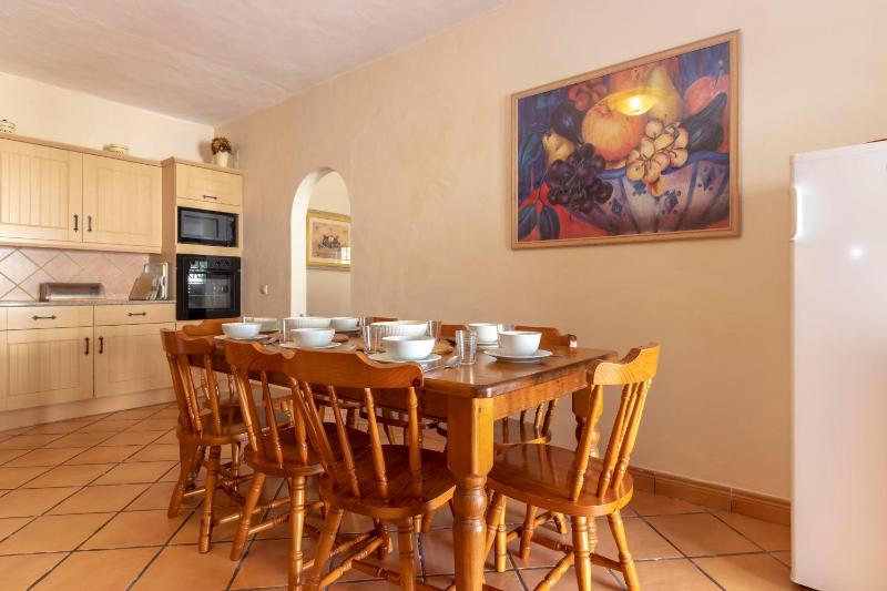 Casa Ouricos Large Pool BBQ Walk to beach - image 18