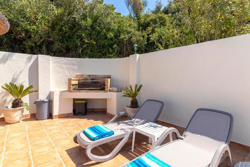 Casa Ouricos Large Pool BBQ Walk to beach - image 3
