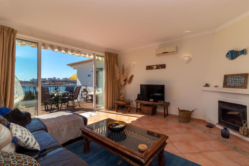 Front line townhouse Face la mer in Ferragudo luxury sea views - image 11