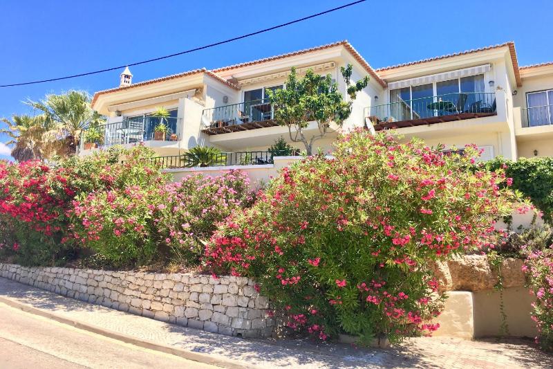 Front line townhouse Face la mer in Ferragudo luxury sea views - image 8