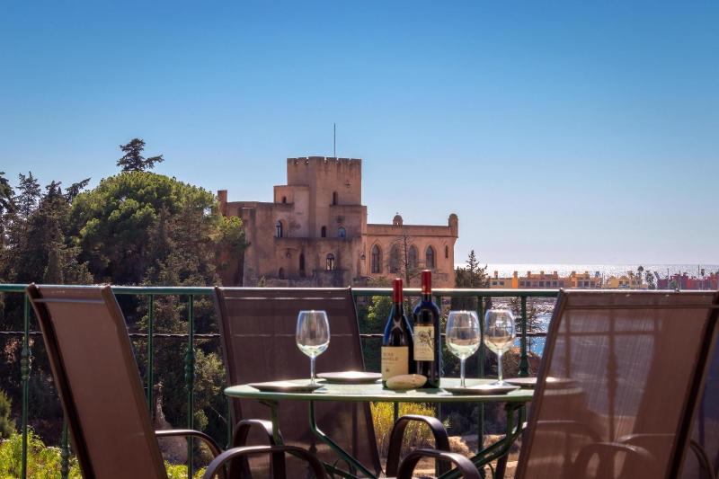 Front line townhouse Face la mer in Ferragudo luxury sea views - image 4