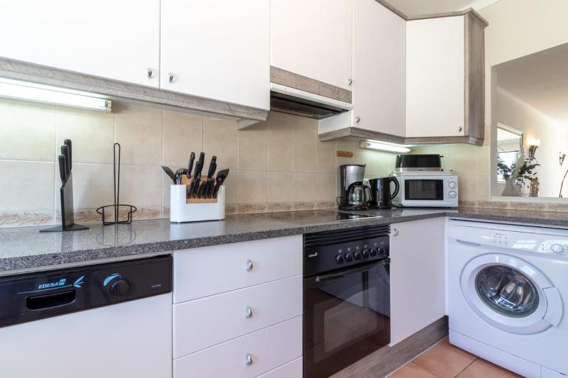Front line townhouse n 9 in Ferragudo sea views - image 17