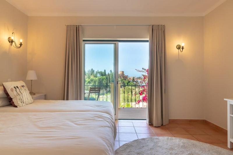 Front line townhouse n 9 in Ferragudo sea views - image 13