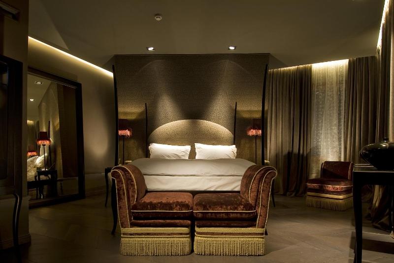 Deluxe Junior Suite with Grand Canal View image 4