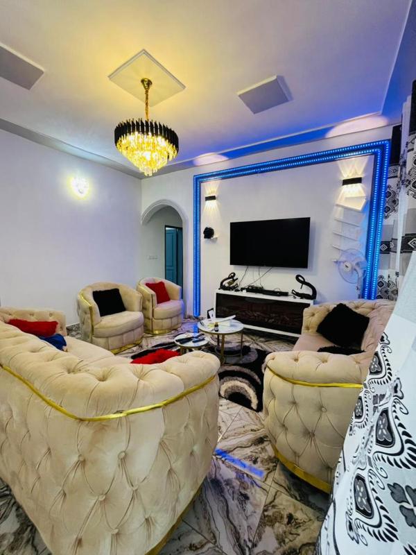 Khalifa luxury guest house Mbalgong - image 3