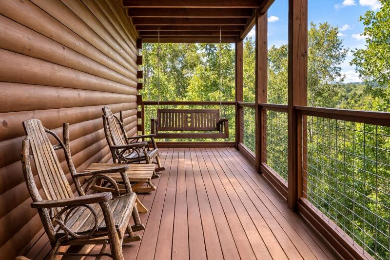 Cozy Bear Lodge Game Room Theater Room Hot Tub Free Attraction Tickets WIFI Sleeps 20!!! - image 7