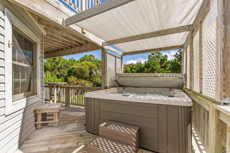 Whalehead Gem with Pool Hot Tub Steps to Beach - image 7