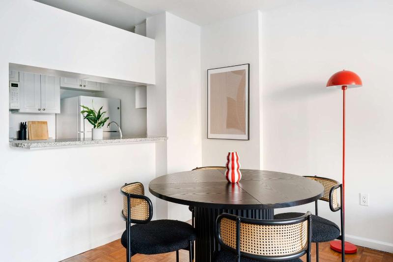 43-4D Newly furnished 2BR full service 24H Doorman laundry Gym - image 12