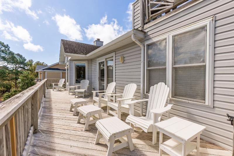 Whalehead Gem with Pool Hot Tub Steps to Beach - image 36