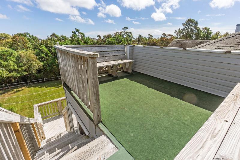 Whalehead Gem with Pool Hot Tub Steps to Beach - image 3