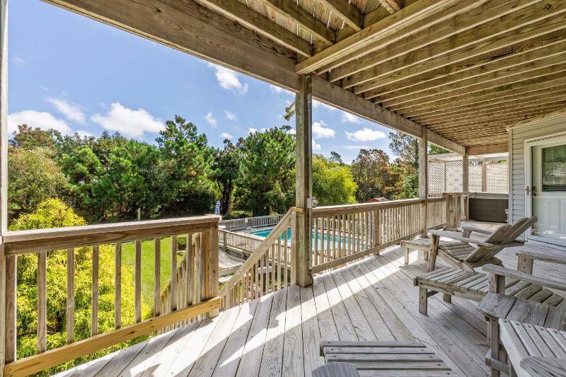 Whalehead Gem with Pool Hot Tub Steps to Beach - image 15