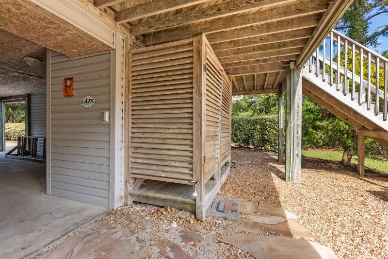 Whalehead Gem with Pool Hot Tub Steps to Beach - image 48