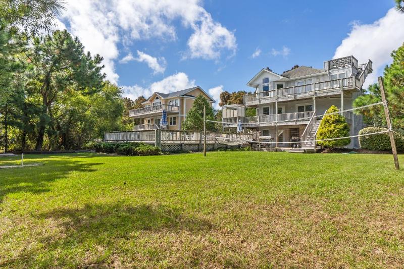 Whalehead Gem with Pool Hot Tub Steps to Beach - image 10