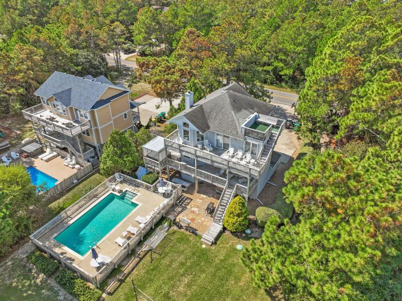 Whalehead Gem with Pool Hot Tub Steps to Beach - image 44