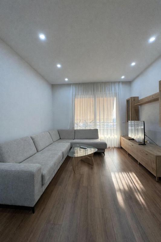 Skyline View Apartament Tirana - image 1