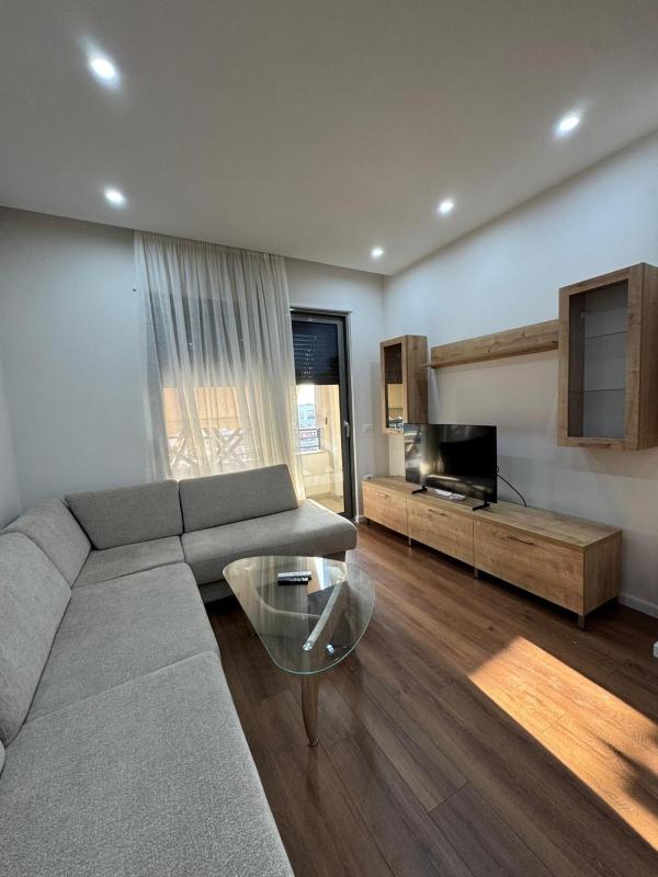 Skyline View Apartament Tirana - image 8