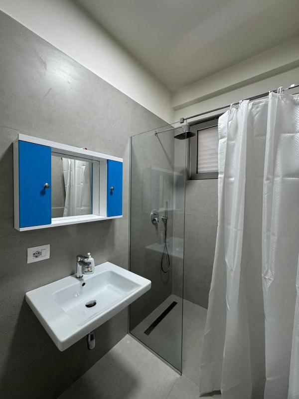Skyline View Apartament Tirana - image 5