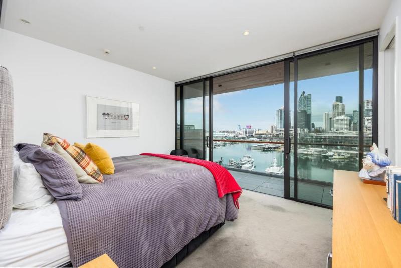 Luxury 3 Bed with Exquisite Harbour View Parking - image 8