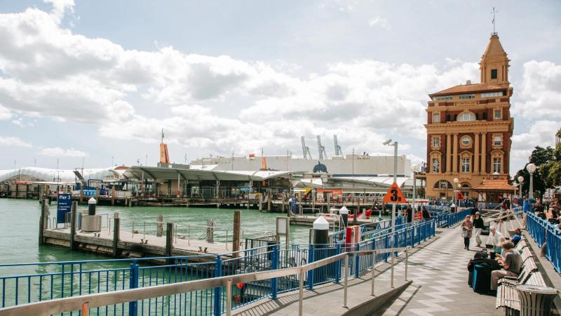 Luxury 3 Bed with Exquisite Harbour View Parking - image 15