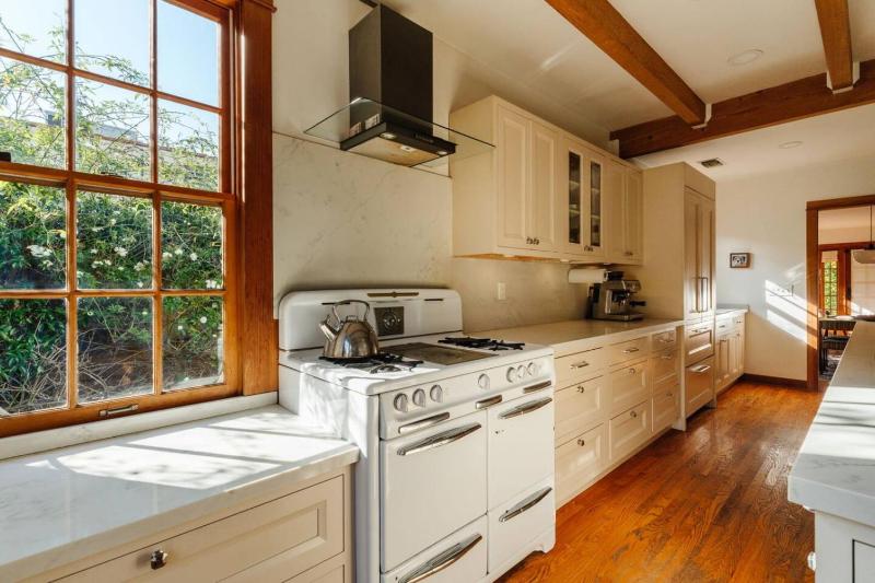 New! Mar Vista Craftsman with Guest House & Garden - image 9
