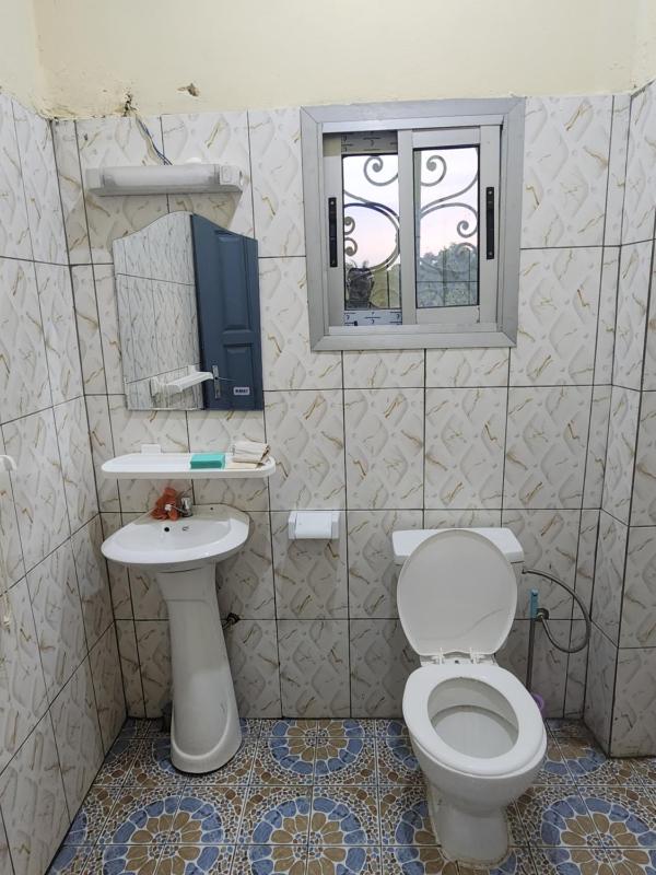 Khalifa luxury guest house Mbalgong - image 12