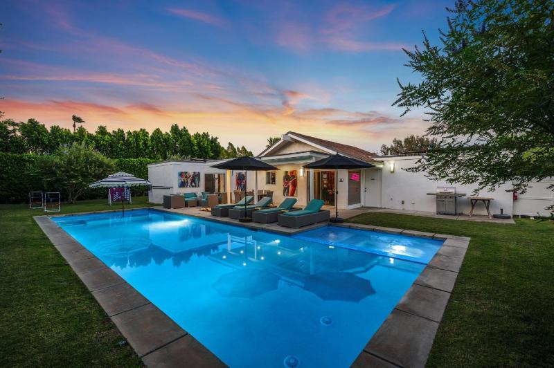 Nova Mae charming 3-bedroom with private pool in sunny Palm Springs CA - image 1