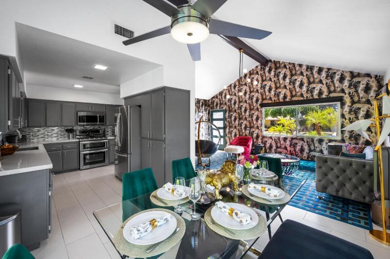 Nova Mae charming 3-bedroom with private pool in sunny Palm Springs CA - image 20