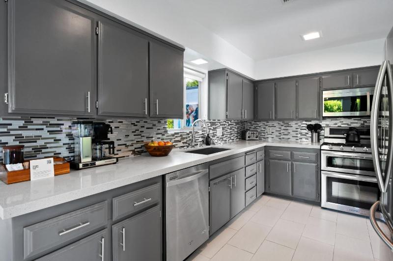 Nova Mae charming 3-bedroom with private pool in sunny Palm Springs CA - image 4