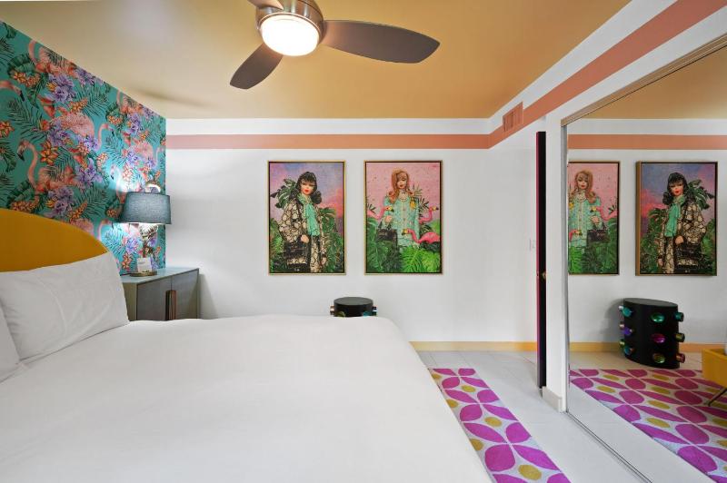 Nova Mae charming 3-bedroom with private pool in sunny Palm Springs CA - image 3