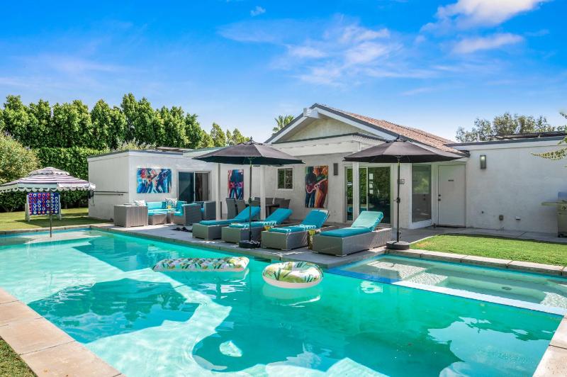 Nova Mae charming 3-bedroom with private pool in sunny Palm Springs CA - image 28
