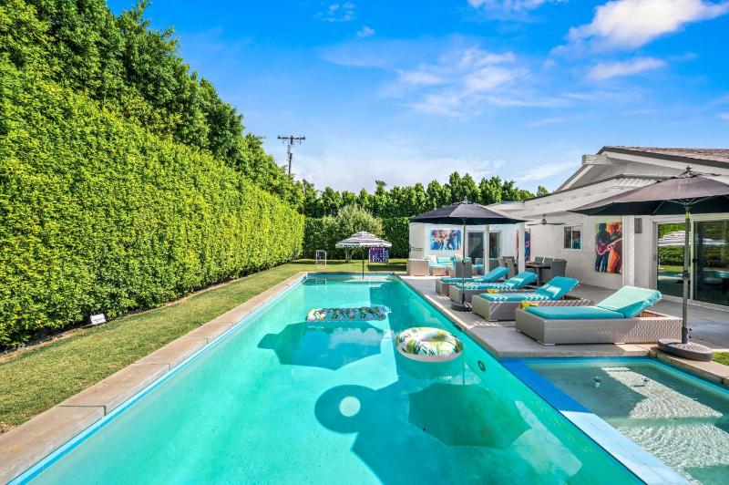 Nova Mae charming 3-bedroom with private pool in sunny Palm Springs CA - image 17