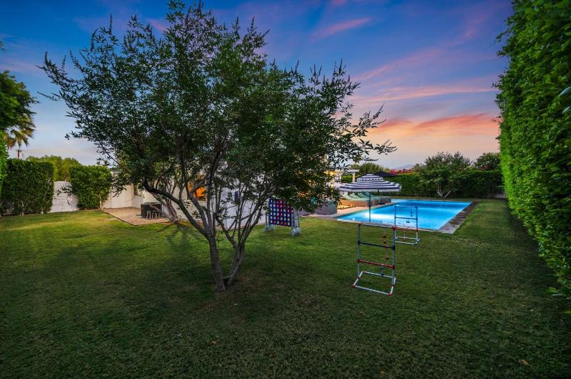 Nova Mae charming 3-bedroom with private pool in sunny Palm Springs CA - image 13