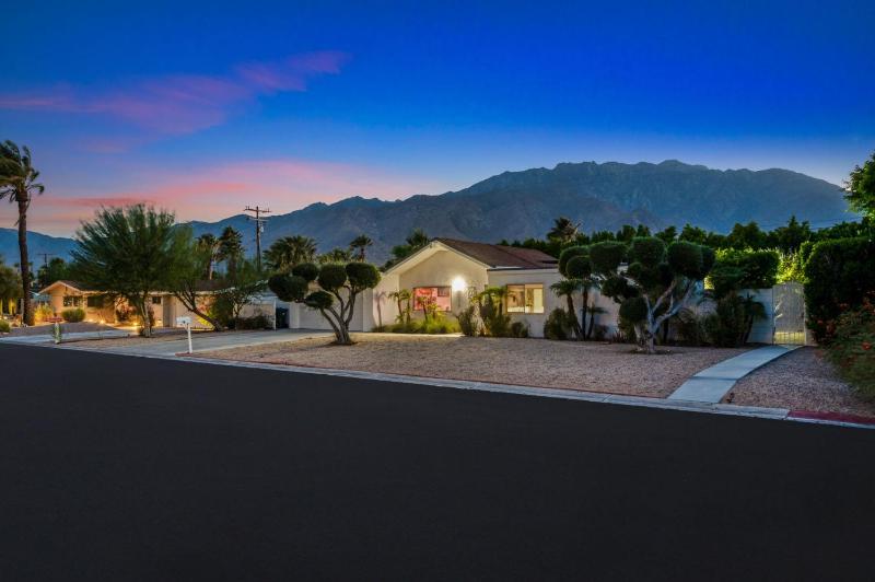 Nova Mae charming 3-bedroom with private pool in sunny Palm Springs CA - image 41