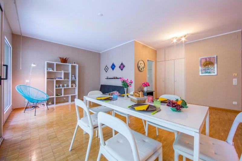 Maraini Elegante Apartment with Jacuzzi & Balcony - Happy Rentals - image 16