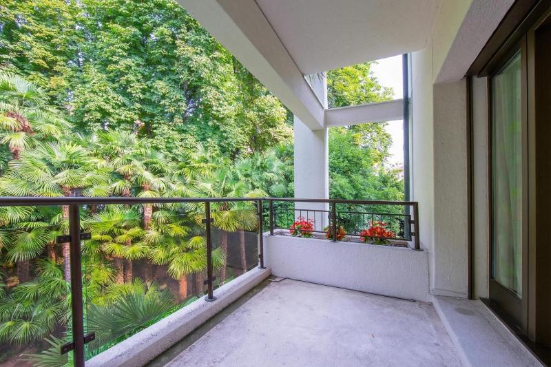 Maraini Elegante Apartment with Jacuzzi & Balcony - Happy Rentals - image 19