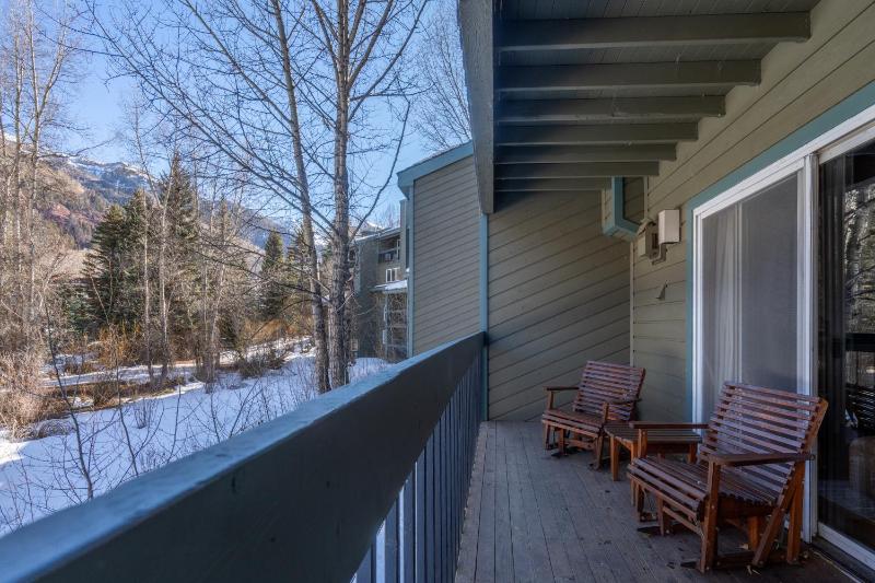 Riverside Retreat Condo - image 14