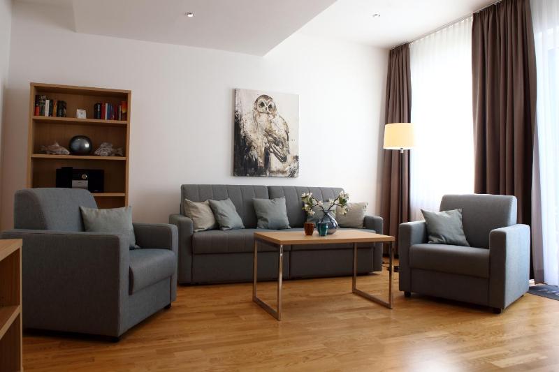 One-Bedroom Apartment with Lake View image 4