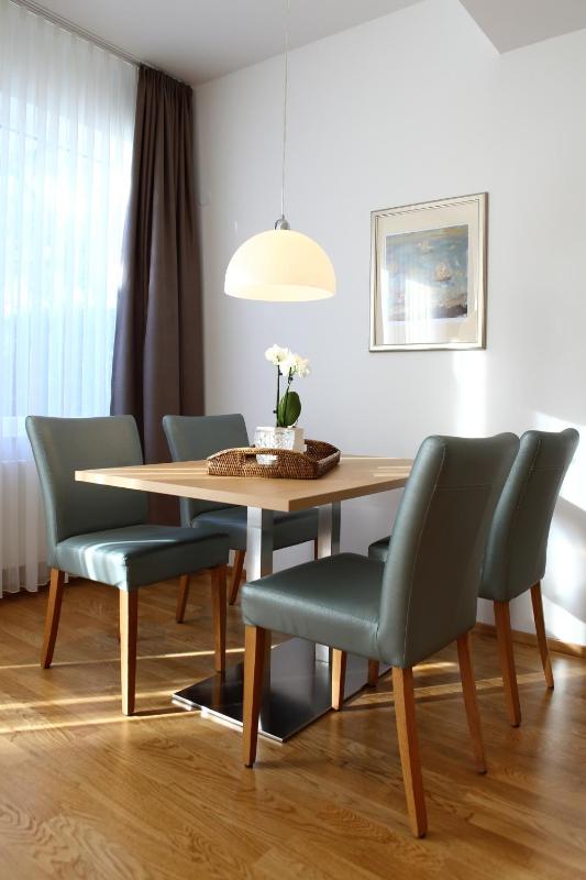 One-Bedroom Apartment with Lake View image 2