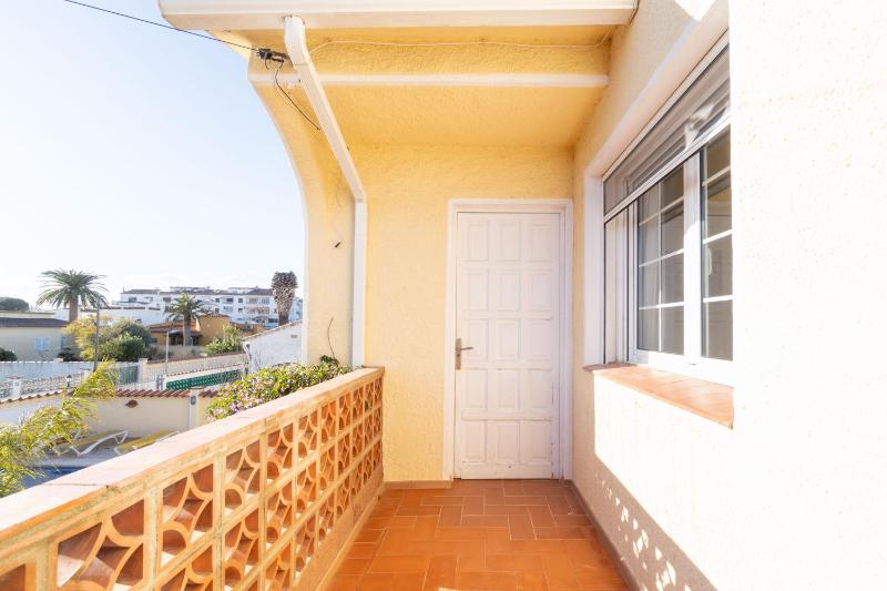 RESIDENCIA ALBERES -Apartamento completo con piscina barbacoa parking- B - image 23