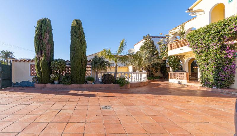 RESIDENCIA ALBERES -Apartamento completo con piscina barbacoa parking- B - image 17