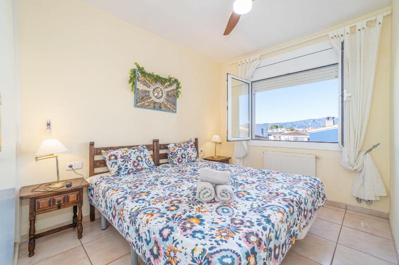 RESIDENCIA ALBERES -Apartamento completo con piscina barbacoa parking- B - image 15